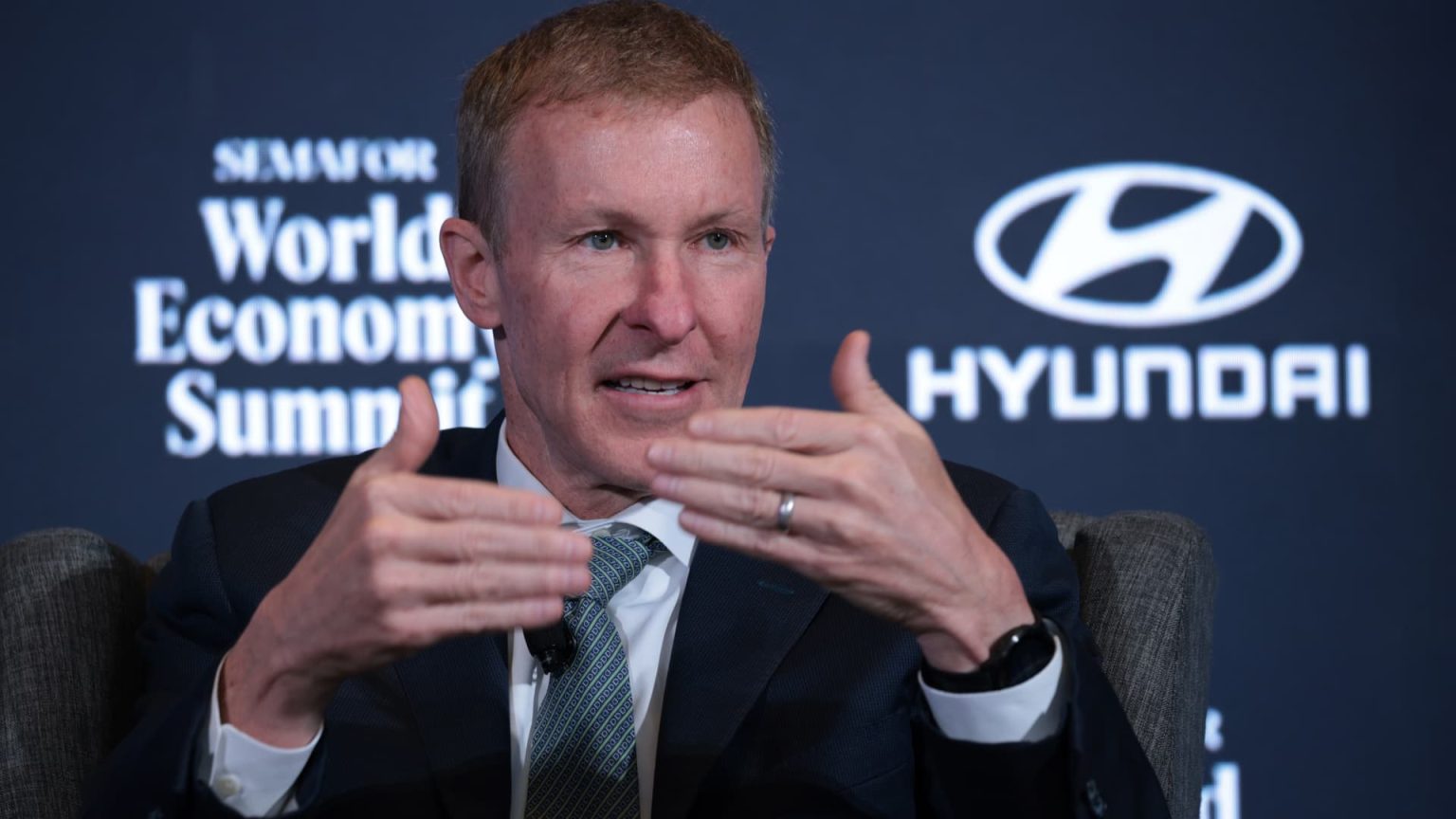 United Airlines CEO cautions against long closure United Airlines CEO cautions against long closure