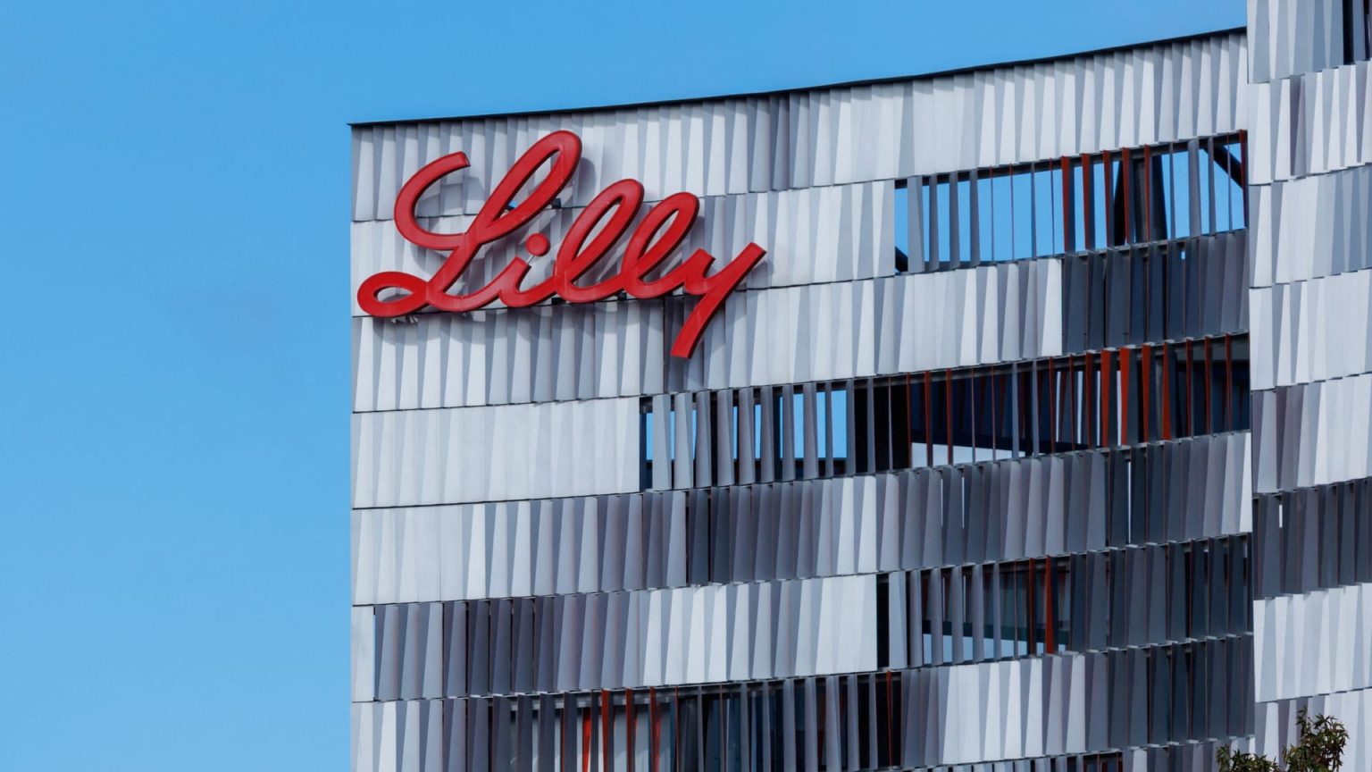 Eli Lilly cuts cash prices of Zepbound weight loss drug vials