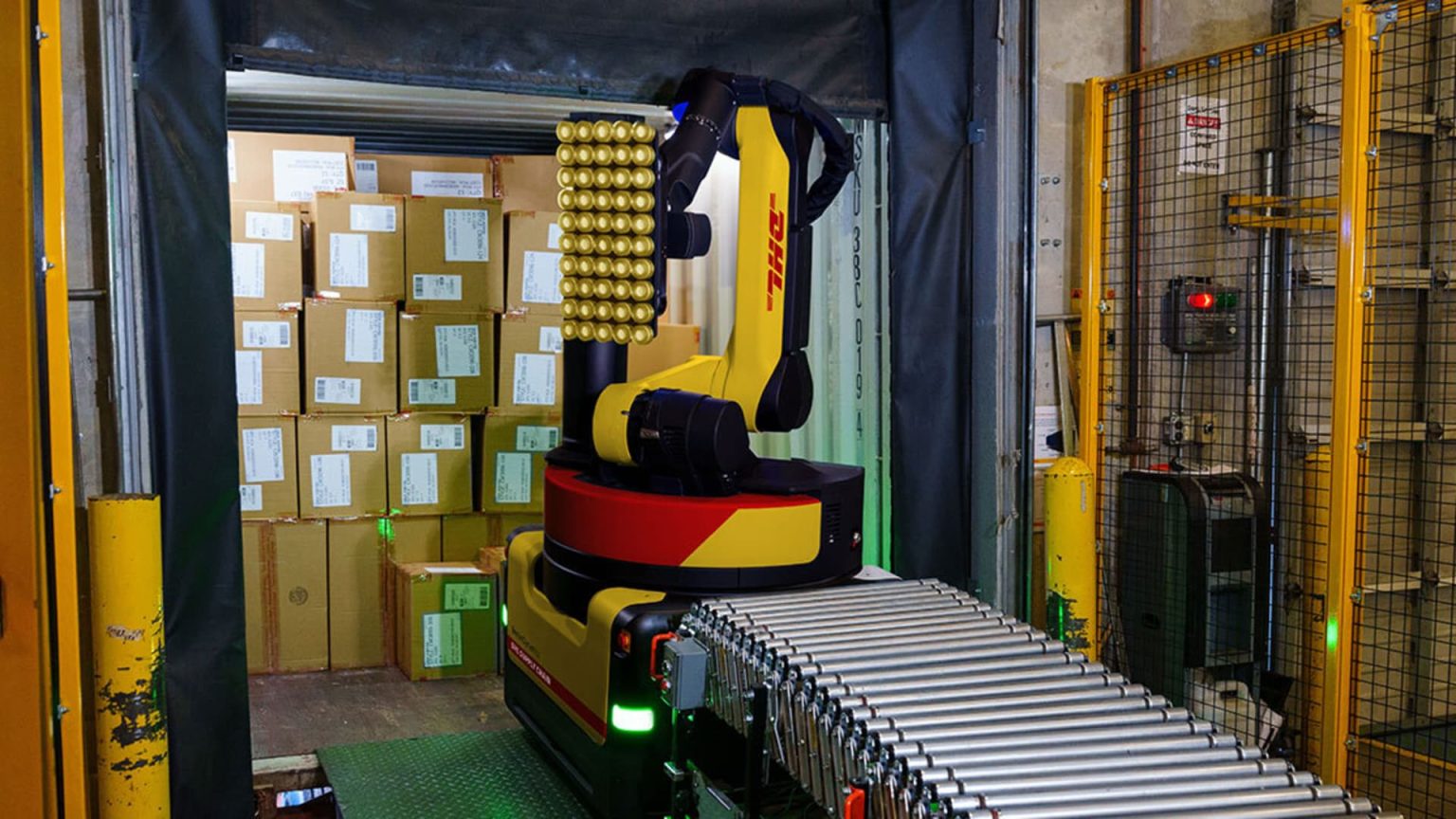 How package, logistics companies are bringing robots into warehouses How package, logistics companies are bringing robots into warehouses
